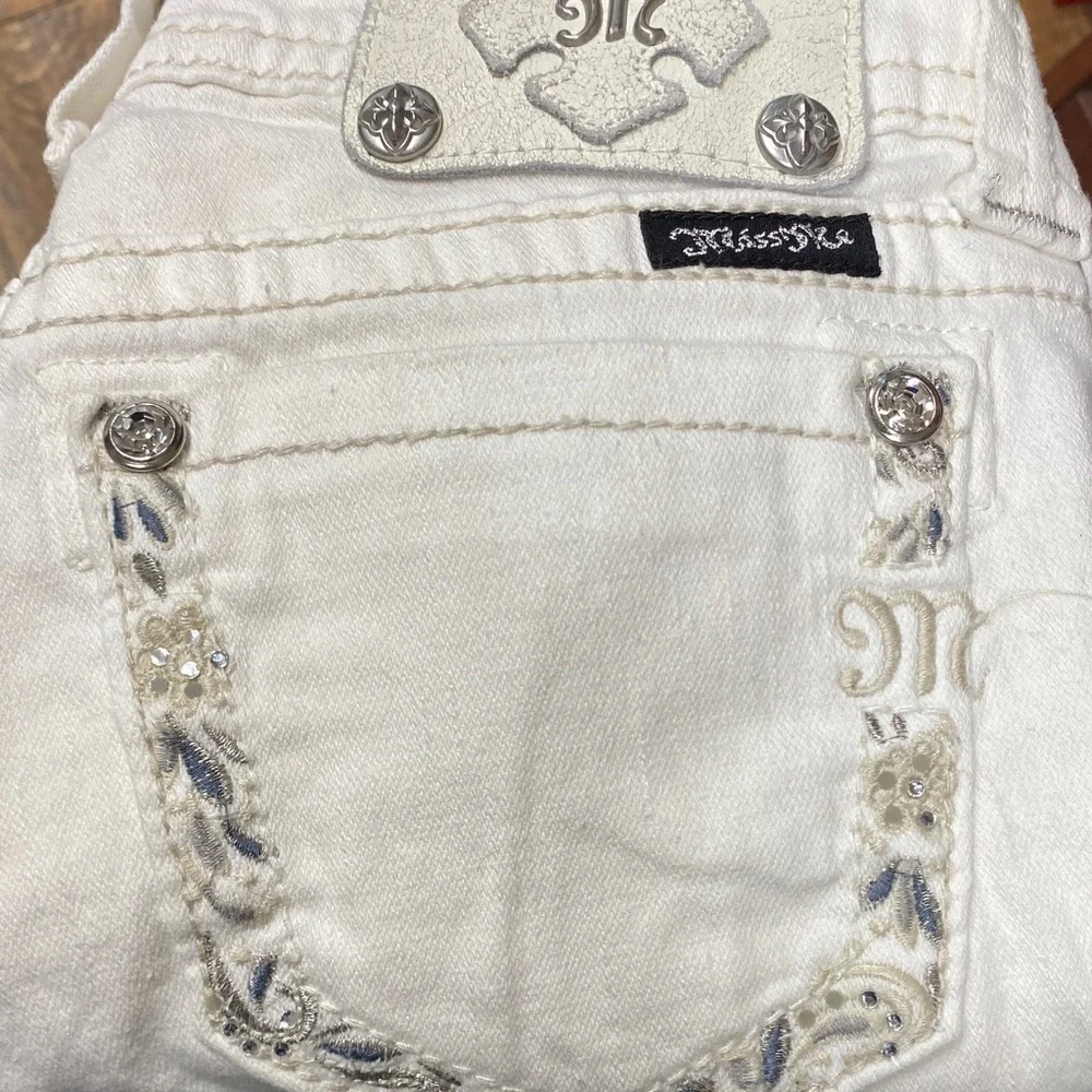 Miss Me‎ size 25 white capris Jeans with embroidery embellished pockets stretch - Picture 9 of 14
